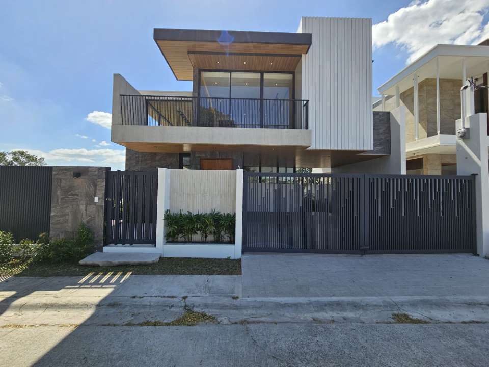 316sqm Luxurious Home Close To SM Pampanga, Modern Industrial Design
