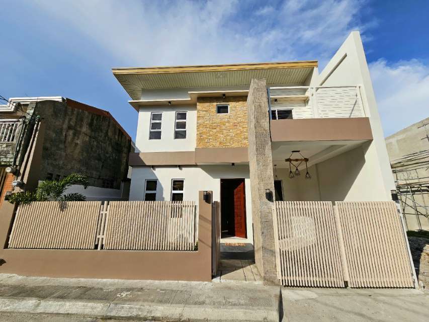 Modern 4-Bedroom Furnished House In Metrogate Subdivision