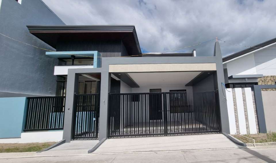 Move-In Ready Bungalow In Town And Country Subdivision, Angeles