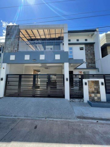 Luxurious 4-Bedroom Home In Clark Manor Subdivision, Mabalacat