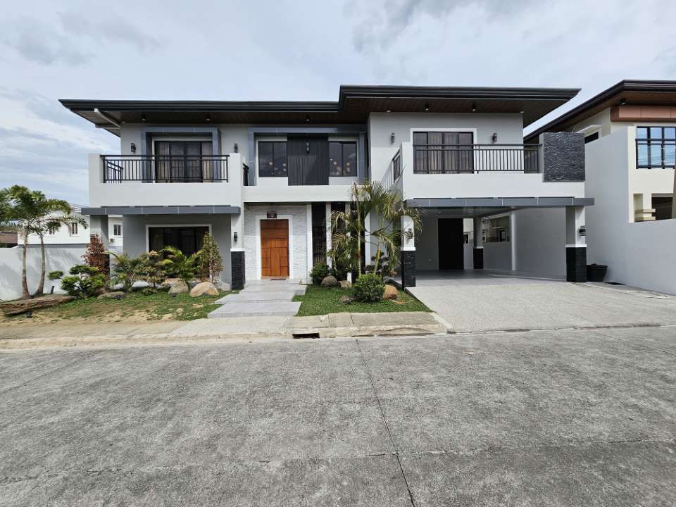 Luxury Home With Pool And 5 Bedrooms