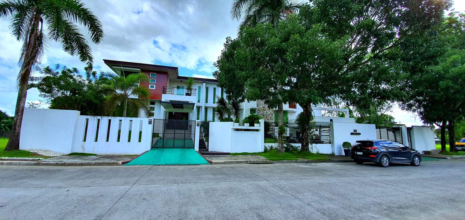 Luxurious Mansion In Hacienda Royale, San Fernando