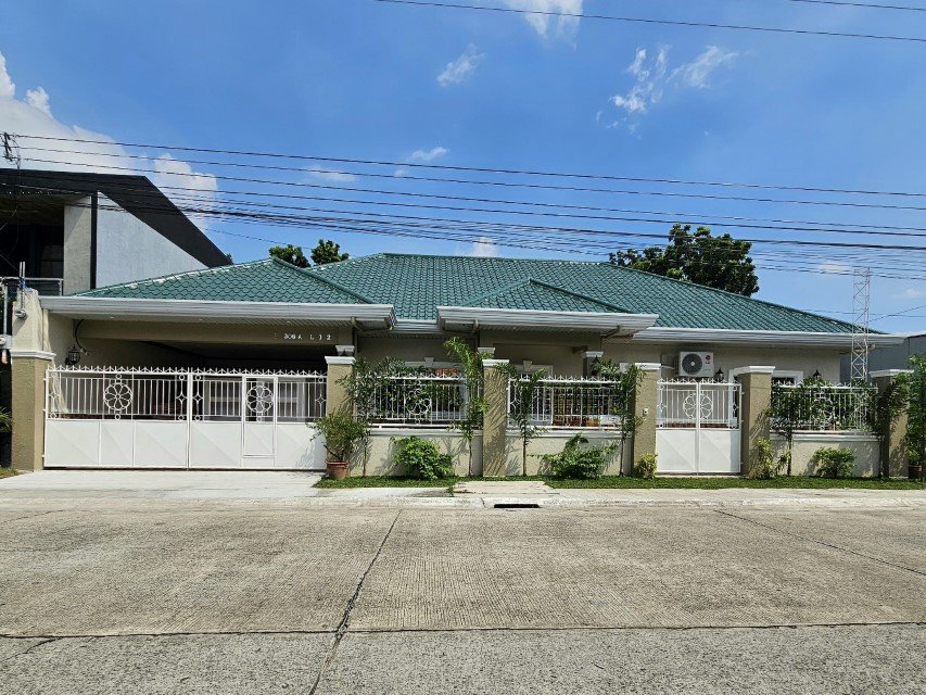 Spacious 3-Bedroom Bungalow Homes With Classic Design