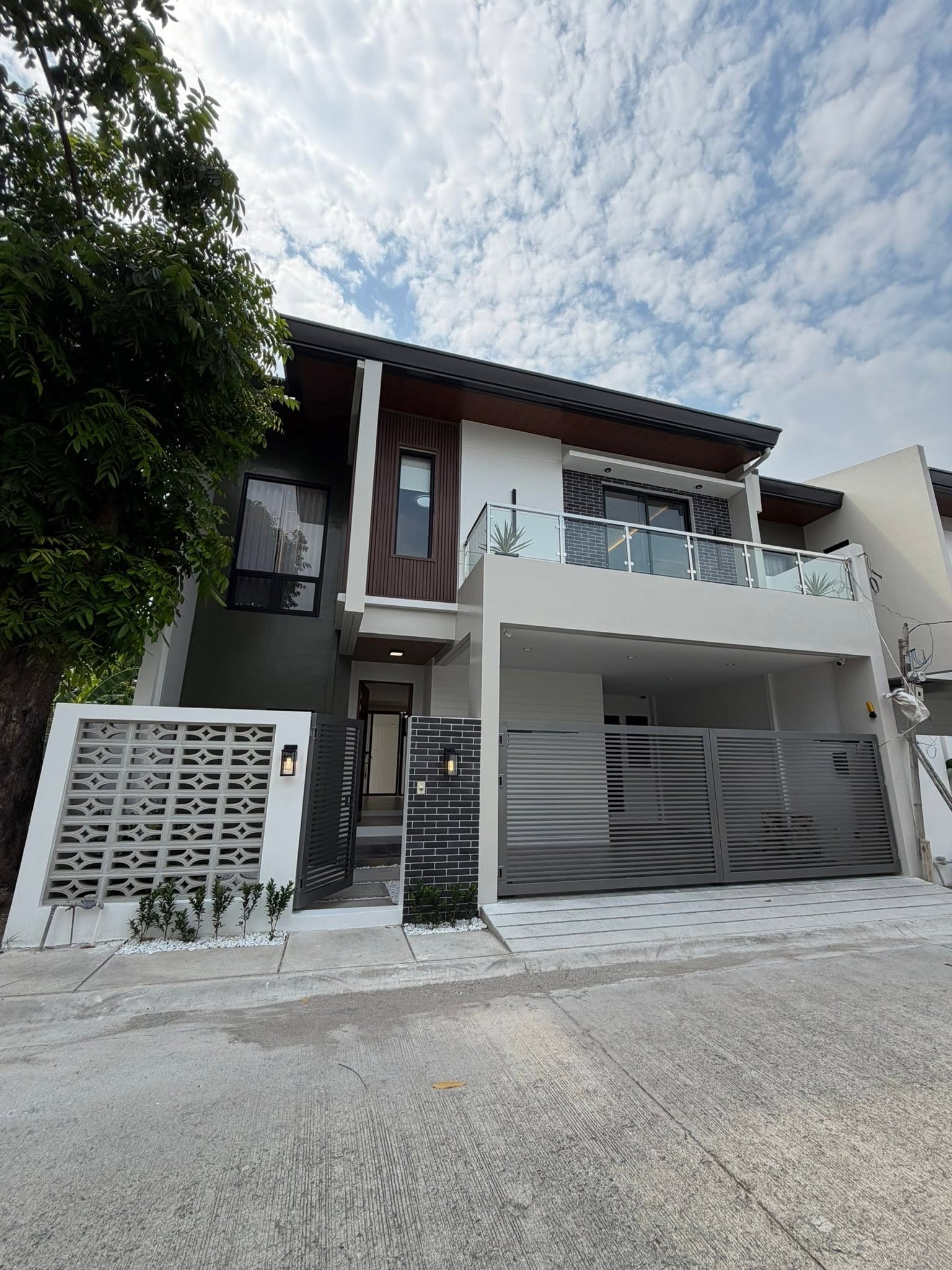 Modern 4-Bedroom House For Sale In Angeles City Near Marquee