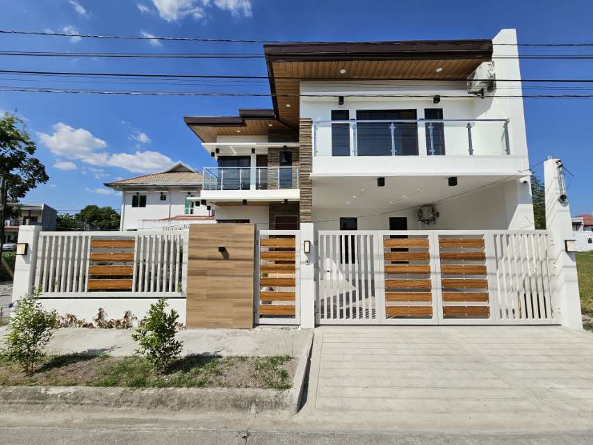Luxury 4BR House With Pool Near Clark, Angeles City