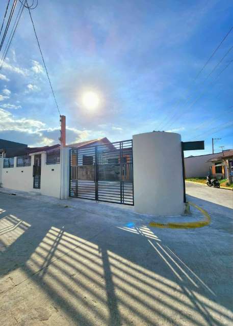 Charming Corner Bungalow Near Clark, Affordable 3-Bedroom