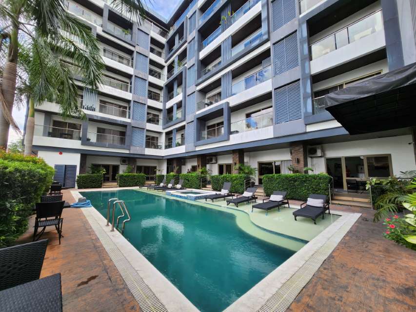 Exclusive Luxury Condo: Fully Furnished 1BR With Jacuzzi At Zeppelin Suites