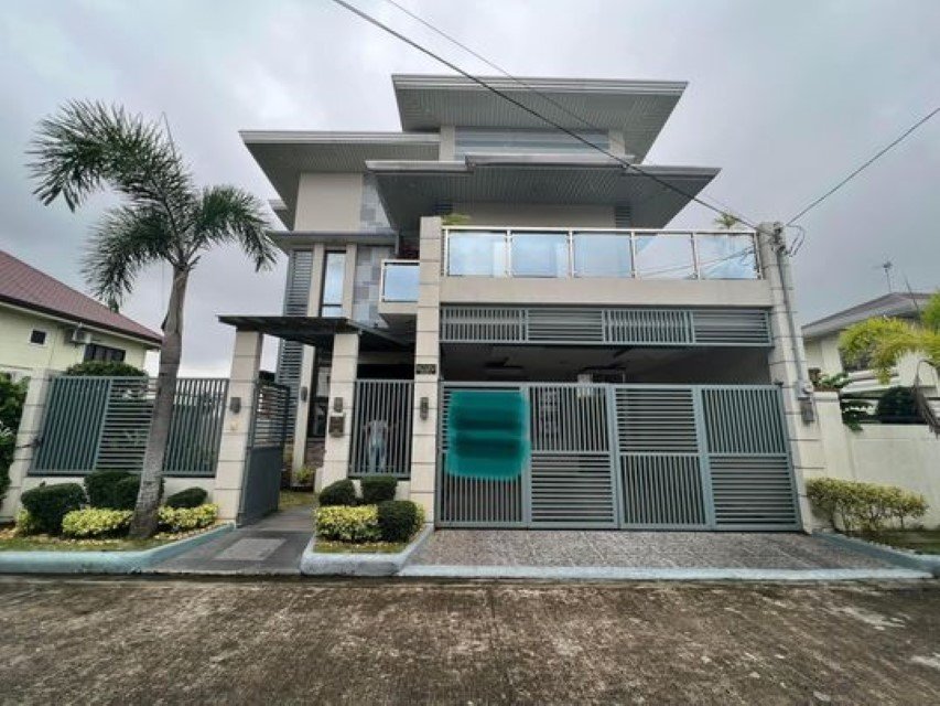 4-Bedroom Stylish House In Angeles City | Gated Subdivision