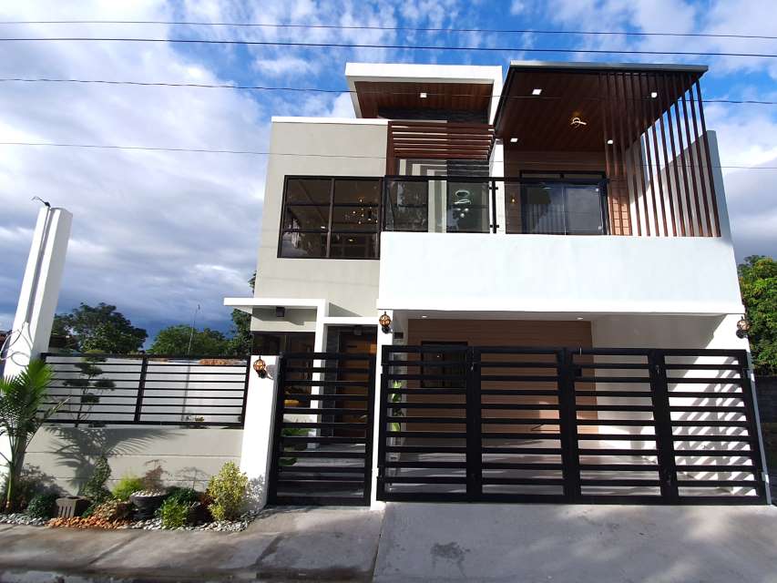 Modern Two-Storey House In Clark Manor, Dau, Pampanga