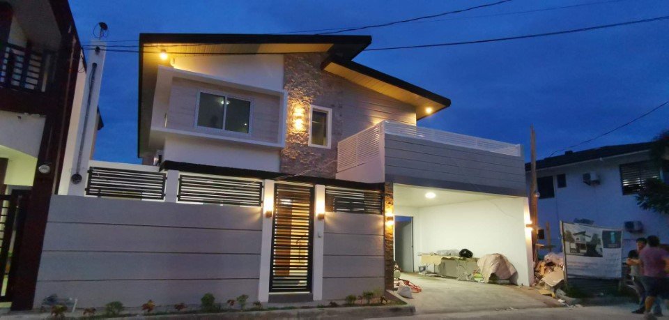 Modern 4-Bedroom Home With Pool In Pulu Amsic