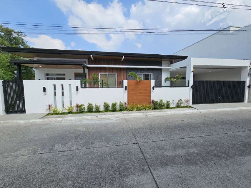 Fully Furnished 3-Bedroom Bungalow With Pool In Metrogate