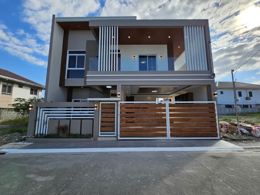 Modern 5BR Home In MetroGate Angeles, Capaya