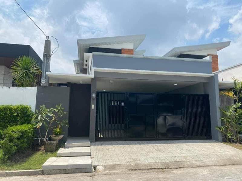 Modern Luxury 4BR Two-Storey House With Pool In Diamond Subdivision