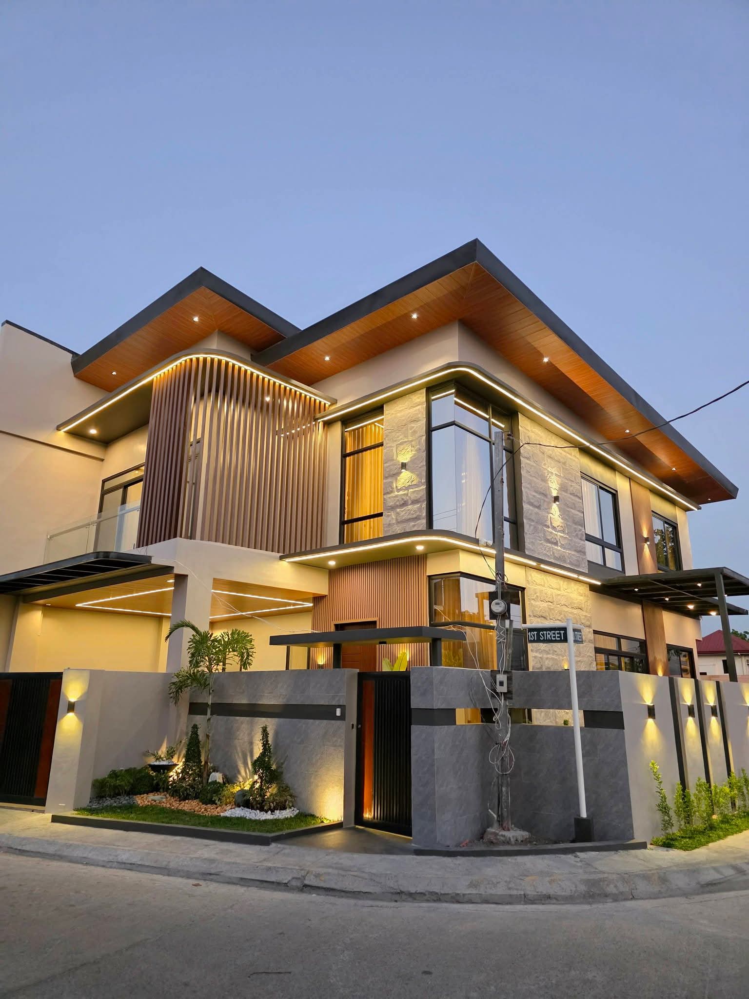 5BR House With Pool Near Marquee Mall, Angeles City